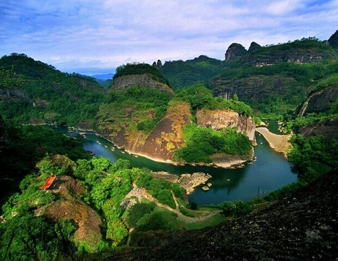 海南四星休闲+厦门、武夷山、鼓浪屿4飞双卧13日游