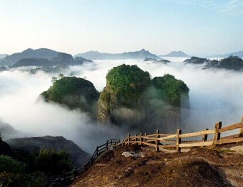 华东五市+水乡“乌镇”+厦门、武夷山、九曲溪漂流双飞3卧13日游