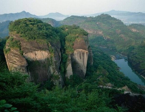 海南四星休闲+厦门、武夷山、鼓浪屿四飞双卧12日游