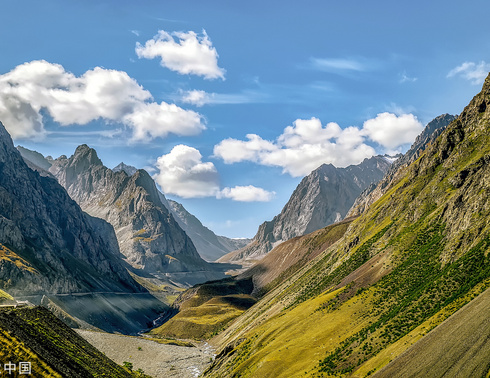 独山子大峡谷、赛里木湖、喀赞其、喀拉峻、巴音布鲁克、独库五日游