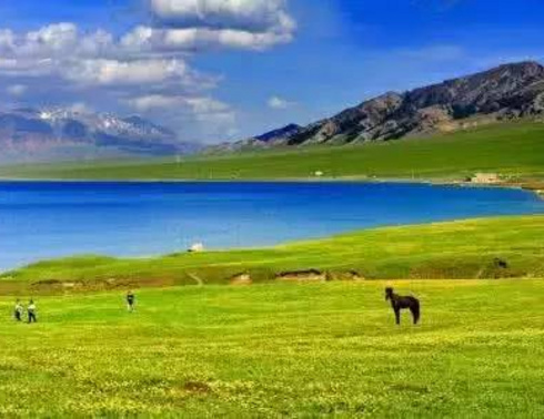 独山子大峡谷、赛里木湖、喀赞其、喀拉峻、巴音布鲁克、独库五日游