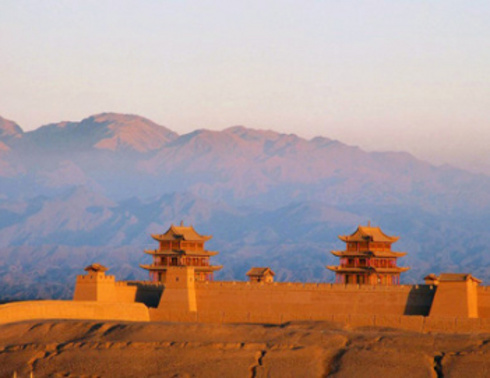 唯美敦煌.鸣沙山.月牙泉.莫高窟.嘉峪关.城楼4日游，天天发团，新疆旅行社力荐